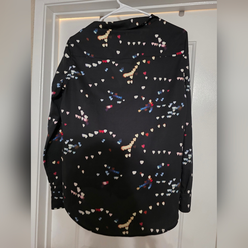 Equipment Femme Adalyn Refracted Heart Button-Down Blouse 🖤✨ MEDIUM - Picture 4 of 5